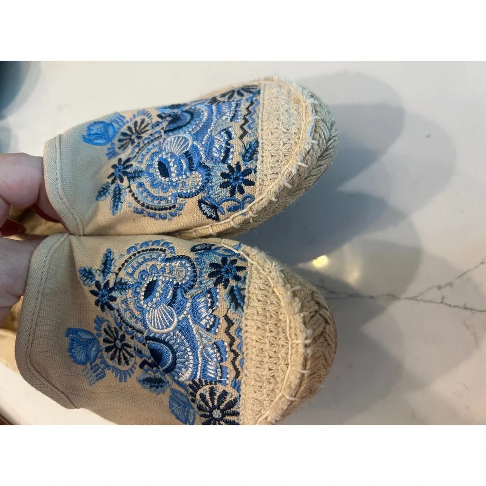 Coldwater Creek Espadrille Flats Beige Blue Floral Embroidered Slip On Shoes
